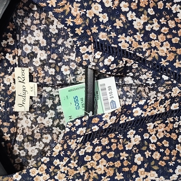 Floral Ruffle Sleeve Top - Picture 3 of 5